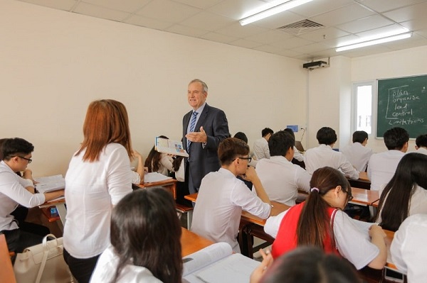 Hình Thức Xét Tuyển Học Bạ Ngành Ngôn Ngữ Anh Tại SIC