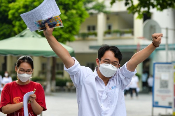 Được 24 điểm khối D nên chọn trường nào? Ngành gì?