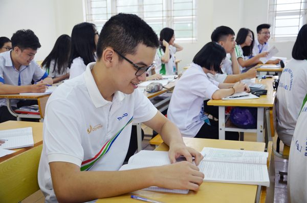 Học Cao Đẳng Hay Đại Học, Cái Nào Lợi Hơn?