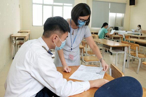Phụ huynh và thí sinh lo lắng trước kỳ thi THPT Quốc Gia đợt 2