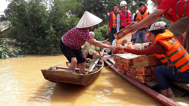 Sinh viên trường Cao đẳng Quốc tế Sài Gòn chung tay quyên góp ủng hộ người dân miền Trung khắc phục hậu quả bão lụt
