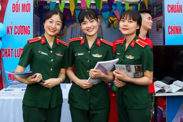 những trường quân đội nào tuyển học viên nữ